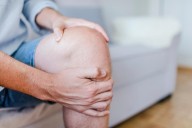 Adding Physical Therapy to Home Exercise Does Not Reduce Knee Pain