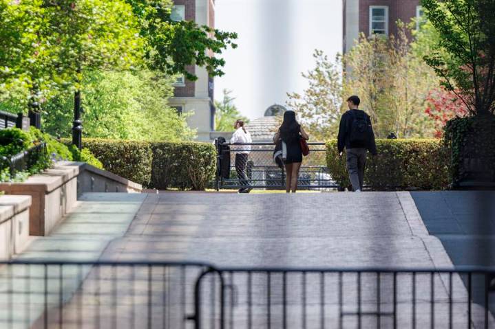 Las inscripciones de nuevos estudiantes extranjeros en universidades de EE.UU. bajan un 17 %