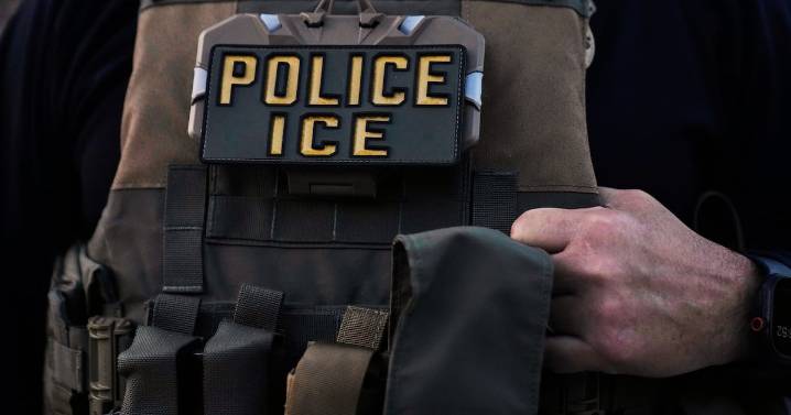 ‘Anoten eso, chicos’: Policía del ICE presume dispararle 5 veces a una mujer en redada en Chicago