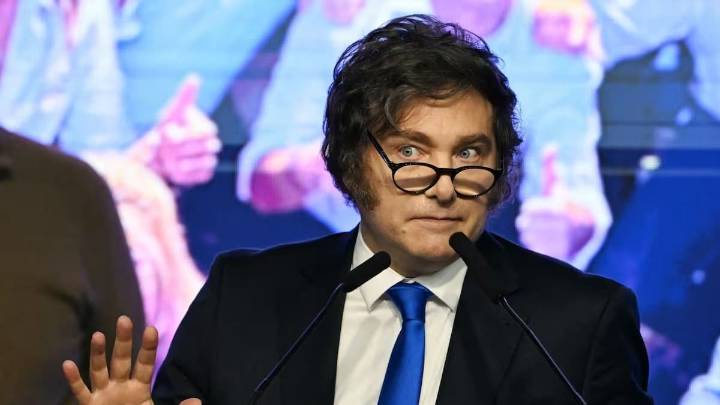 El Gobierno toma el modelo israelí para sostener el “súper peso” de Milei y reactivar el crédito