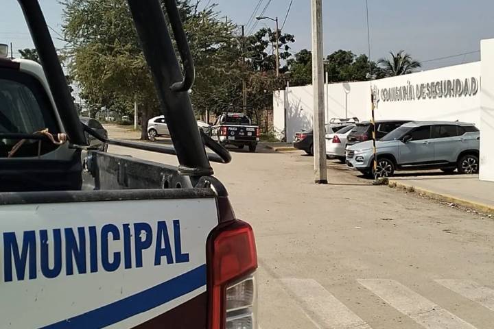 Detenido en separos de Puerto Vallarta es encontrado ahorcado, presuntamente se suicidó
