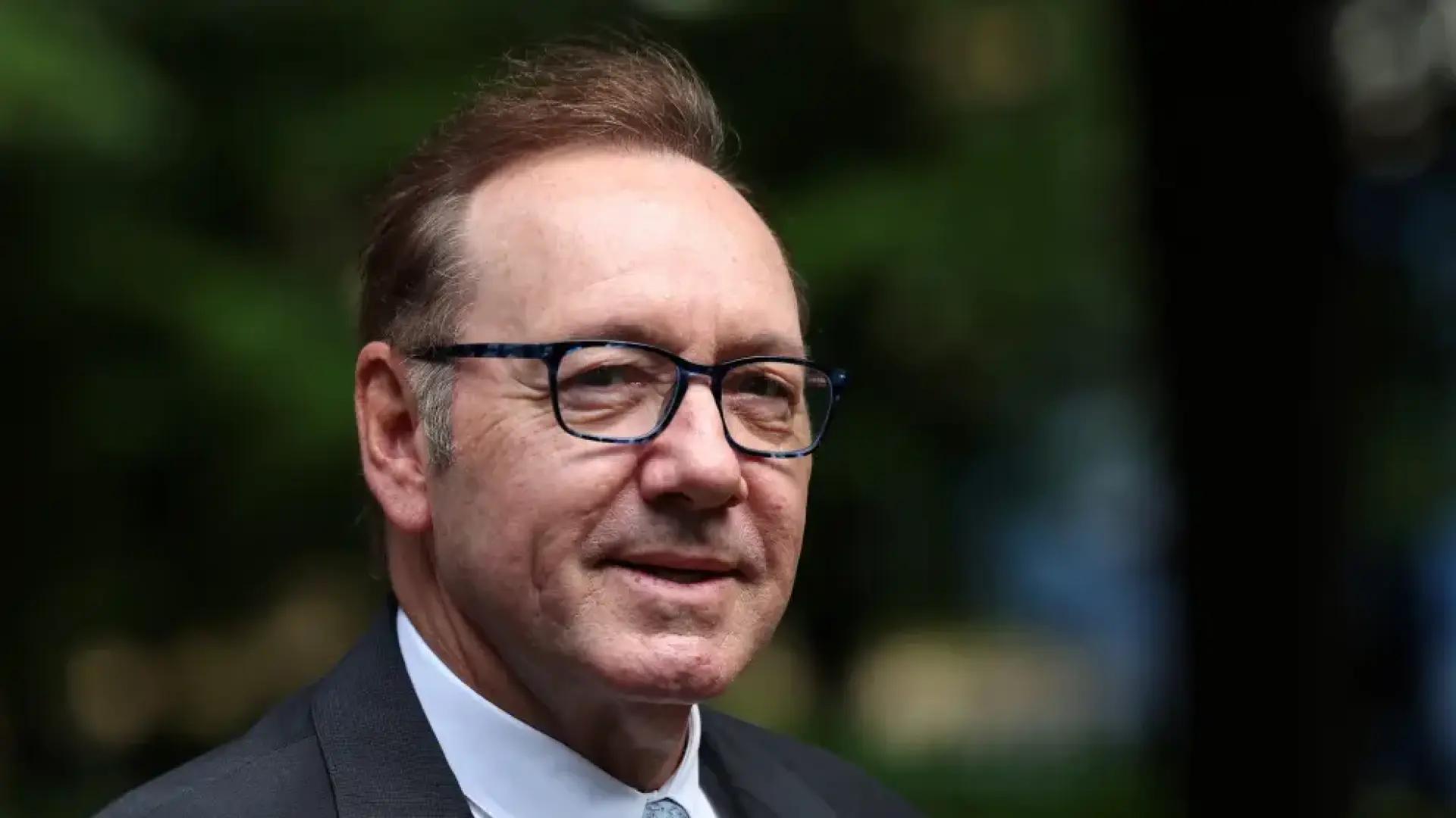 Kevin Spacey está arruinado y "no tiene hogar", pero asegura que su regreso a Hollywood está al caer