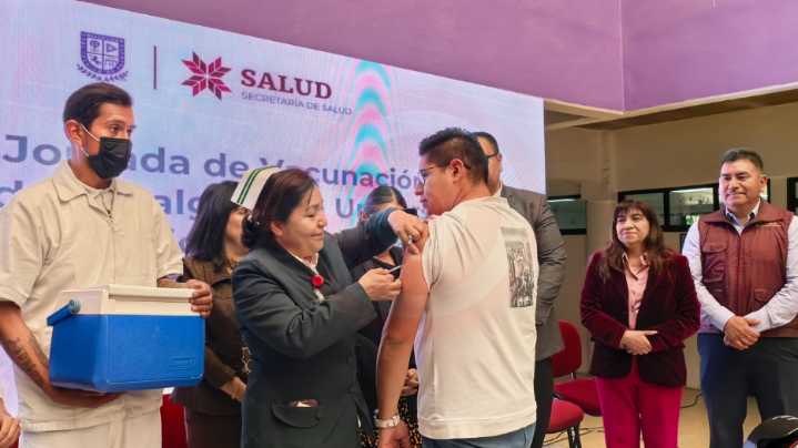 Hidalgo refuerza vacunación invernal con Macro Jornadas en universidades