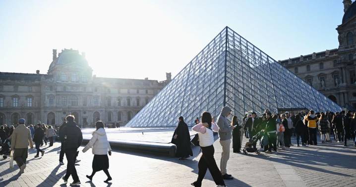 El Museo del Louvre cierra oficinas y una galería por preocupaciones de fragilidad estructural