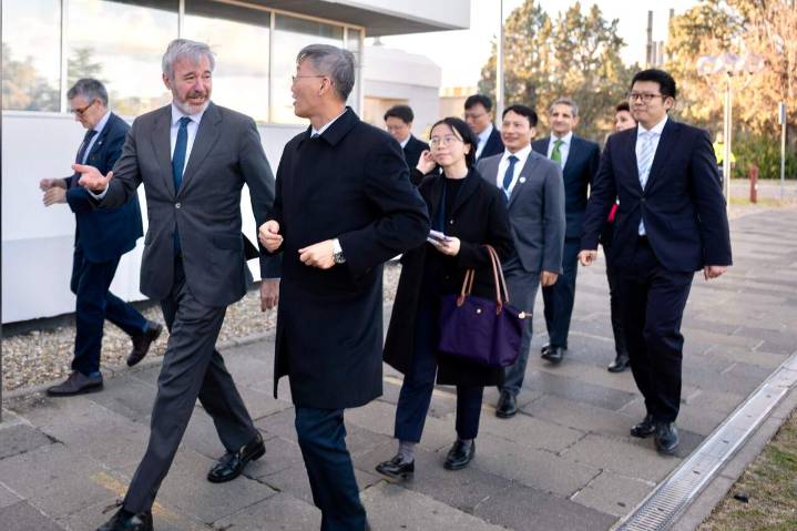 Imágenes | Así ha sido la colocación de la primera piedra de la gigafactoría de Figueruelas