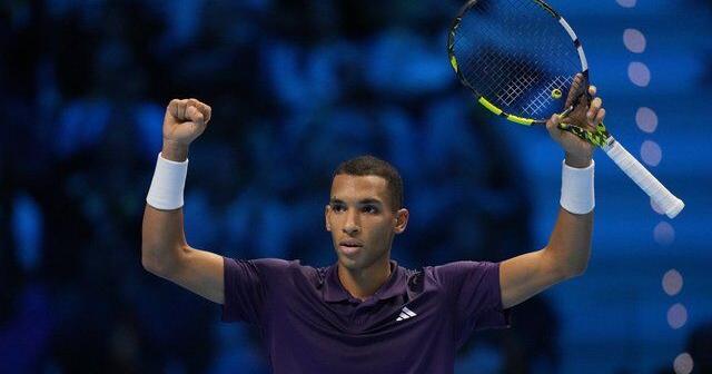 Auger-Aliassime advances to final four at ATP Finals with upset of Zverev