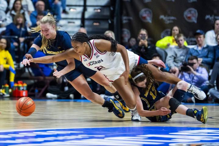 UConn survives its toughest test after challenge from Michigan
