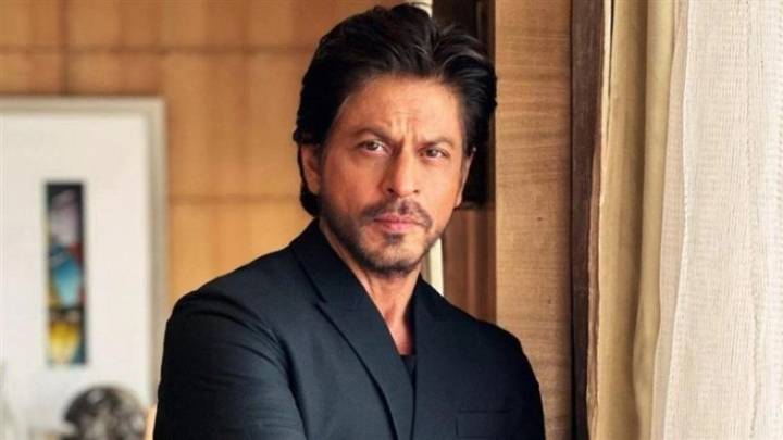 Agency News Shah Rukh Khan Birthday 2025: From Kolkata to Mumbai, Fans From Across Nation Throng Outside Mannat As ‘King Khan’ Turns 60