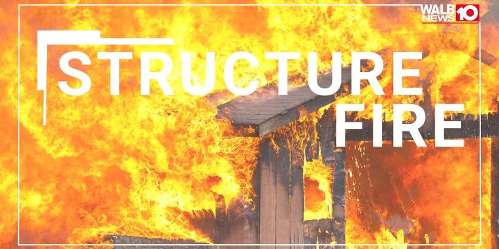 Early morning Valdosta blaze leaves 2 hospitalized, home uninhabitable, fire chief says