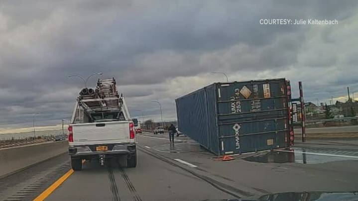 Buffalo Skyway closes after crash; NYSDOT bans empty trucks on major WNY highways