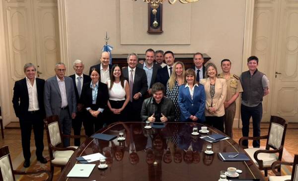 Milei encabezó la reunión de Gabinete con Adorni en su nueva función y los sucesores de Bullrich y Petri