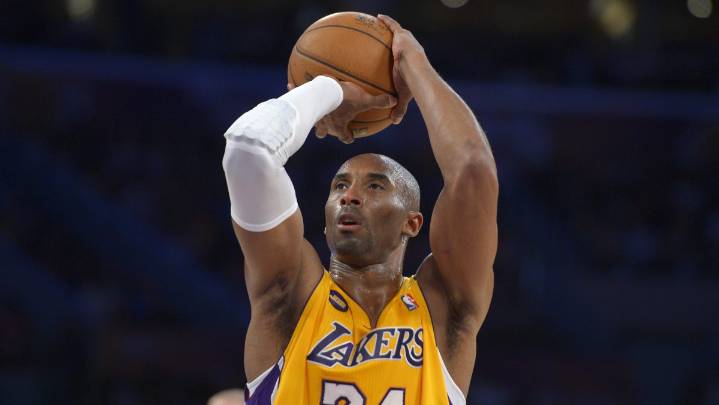 La pelota del primer título de Kobe Bryant será subastada en Nueva York