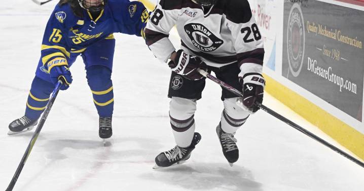 Leaney scores twice, sets program game-winning goals record to lead Union women's hockey to win over Delaware