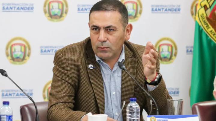 Gobernador de Santander fue sancionado por no reemplazar la tarabita artesanal con la que niños arriesgan su vida sobre el río Chicamocha