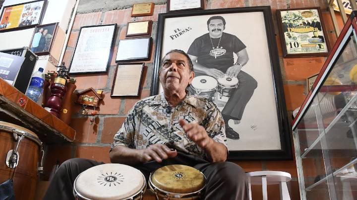 La salsa caleña tiene su luthier: la historia Héctor Rocha ‘El Piernas’ y sus famosos instrumentos de percusión