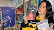 Los libros favoritos de Dua Lipa llegan a las bibliotecas públicas de Bogotá