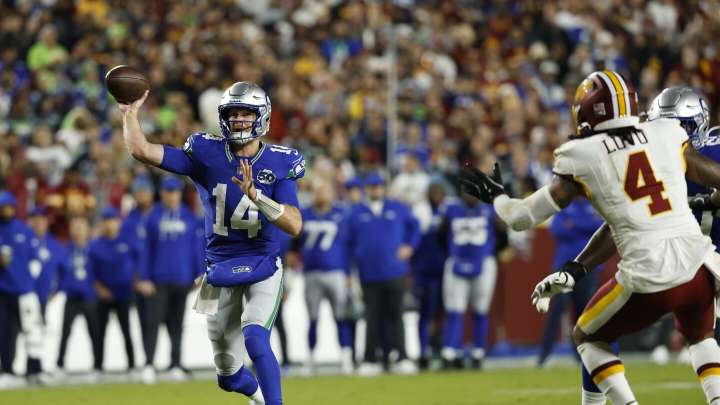 Sunday Night Football: Sam Darnold's perfect first half has Seahawks up 31