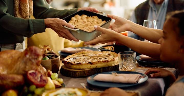 Thanksgiving dinner politics: Poll shows one side bracing for more arguments