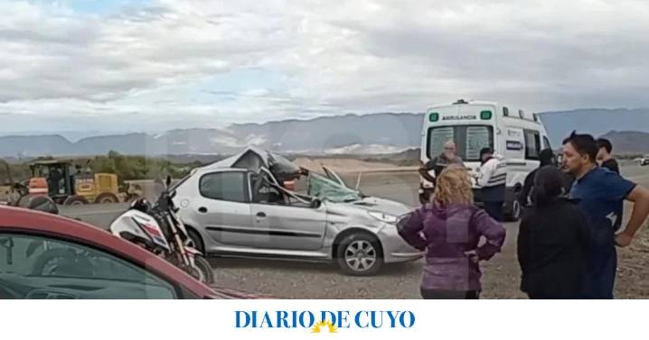Milagro en la Ruta 40: un Peugeot 208 fue arrastrado por un camión