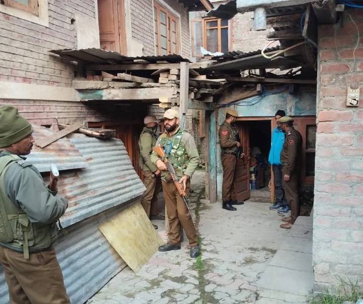 Srinagar police intensify crackdown against J-K nationals operating from Pakistan, others prejudicial to security