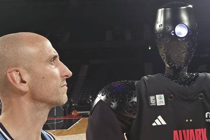 El divertido desafío de tiros al aro entre Manu Ginóbili y un robot