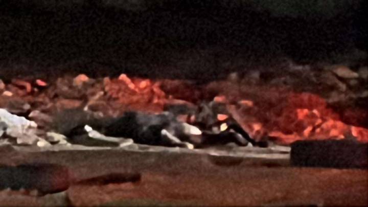 Encuentran dos hombres calcinados en baldío