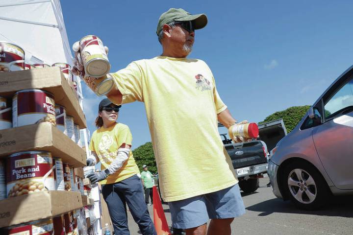More than 400 Hawaii families line up at Foodbank pop