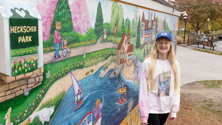 Splashes of Hope wraps Heckscher Park building in murals with a local touch