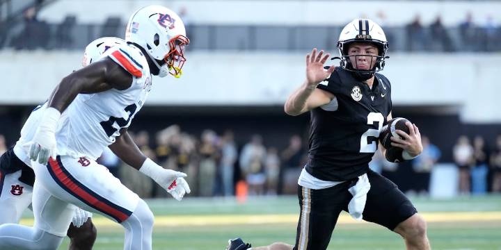 AP Poll: Vanderbilt, Tennessee move up in Top 25 rankings