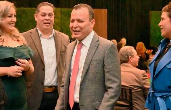 Contesta auditor Héctor Acosta a acusaciones de Corral