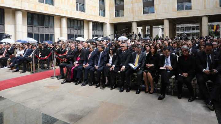 Presidente de la Corte Constitucional dice que indultos y amnistías de los 90 no libran al M