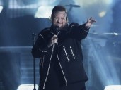 Country music superstar says he was profiled at upscale store