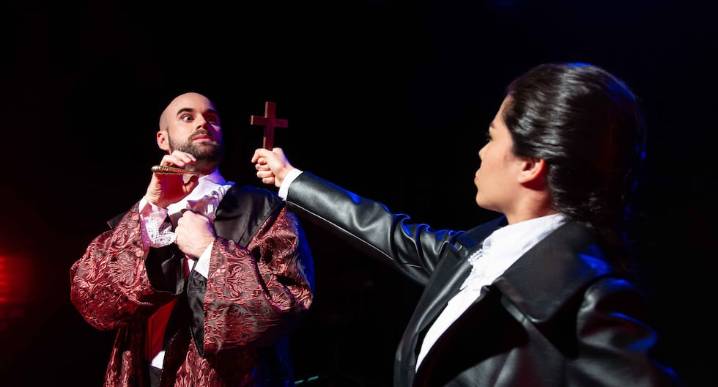 “Dracula: The Bloody Truth”, comedia en inglés que reimagina el clásico de Bram Stoker