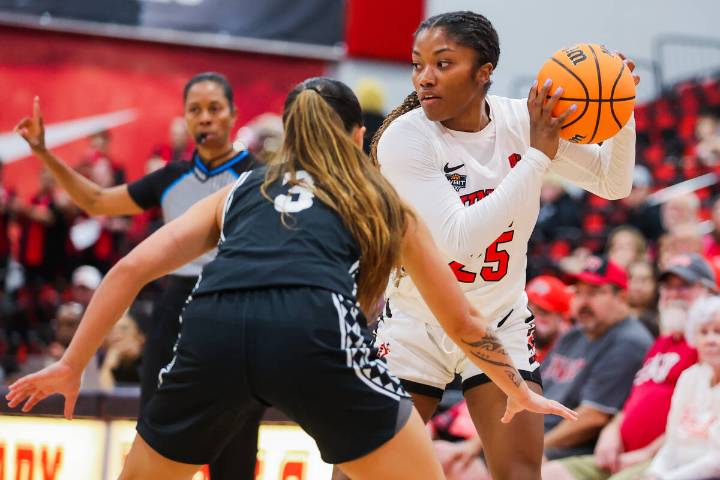 UNLV women’s basketball set to open 6th season under Lindy La Rocque
