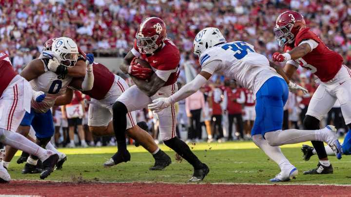 Oregon is back in the top five of the AP Top 25 poll, Alabama No. 10