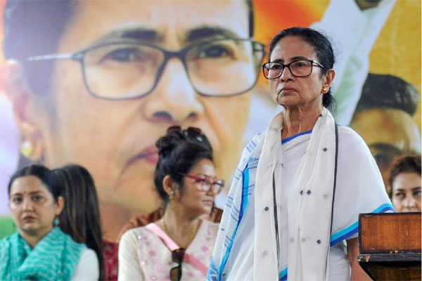 Mamata refuses to fill voter forms before West Bengal residents amid SIR controversy