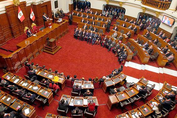 La última Navidad de este Congreso: Recibirán tarjeta de S/1.900 y bonos que suman casi S/47.000