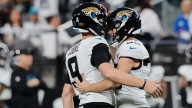 Jaguars ganan 30-29 en tiempo extra tras jugada de Trevor Lawrence y bloqueo de DaVon Hamilton