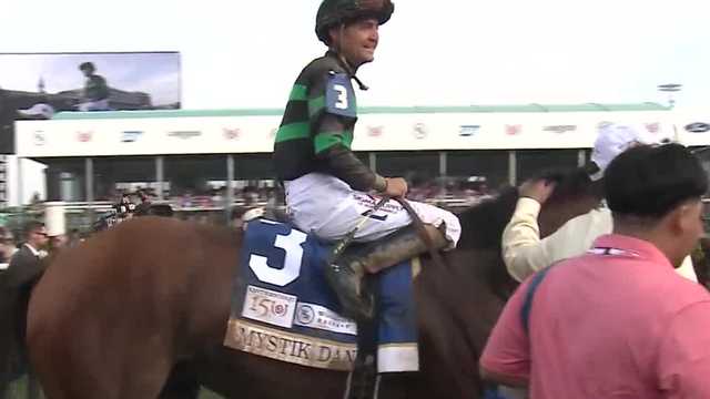 Jockey Brian Hernandez back in Winner's Circle following fall at Churchill Downs