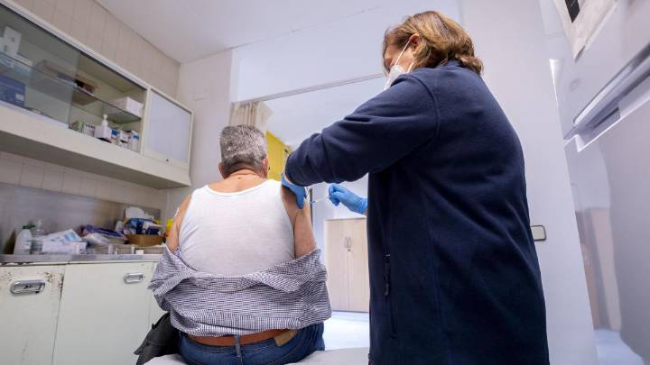 Madrid casi duplica el umbral de epidemia de la gripe: la tasa está en 42,42 casos por 100.000 habitantes y el límite es 22,38