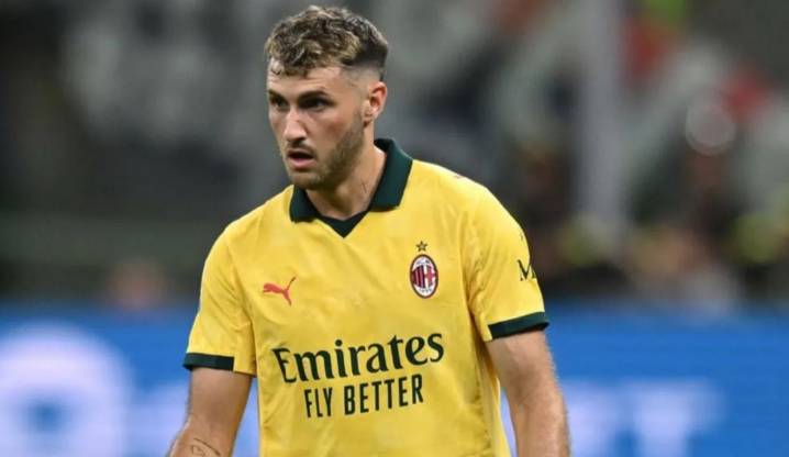 Santiago Giménez en la cuerda floja: AC Milan ya busca su reemplazo