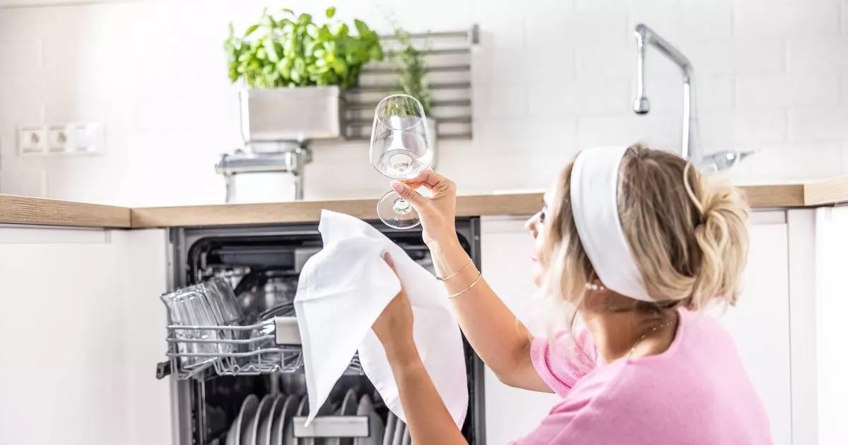 Glasses won't be cloudy or scummy from dishwasher if you use 1 natural ingredient