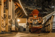 Smithville glows with Holiday Light Show on Lake Meone