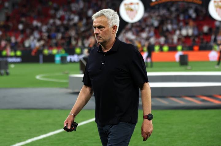 El durísimo mensaje de Mourinho que dejó helado al Benfica: «saqué a 4, pero quería sacar a 9…»