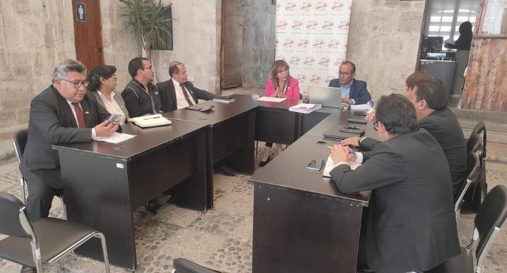 UGEL Arequipa Sur defiende el viaje de trabajadores a Huaraz, bajo el sustento de ser un equipo