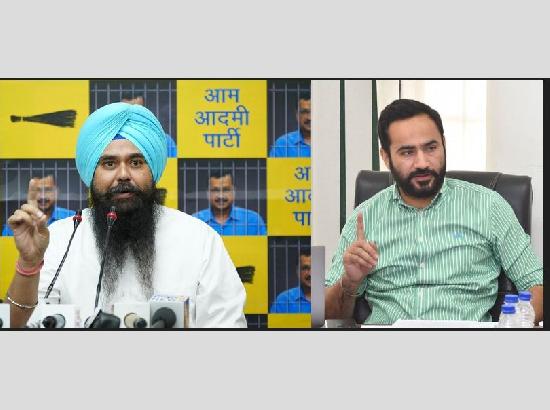 “Sit with us, not in Delhi”: PU students grill AAP MPs during campus visit [ FULL VIEW ]