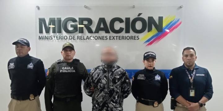 Fue extraditado el confeso asesino del sacerdote Darío Valencia: llegó a Bogotá y fue recibido por Migración Colombia