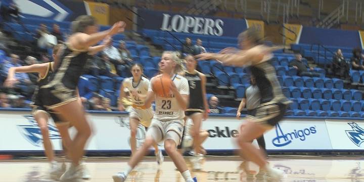 UNK basketball sweeps Wayne State in Kearney
