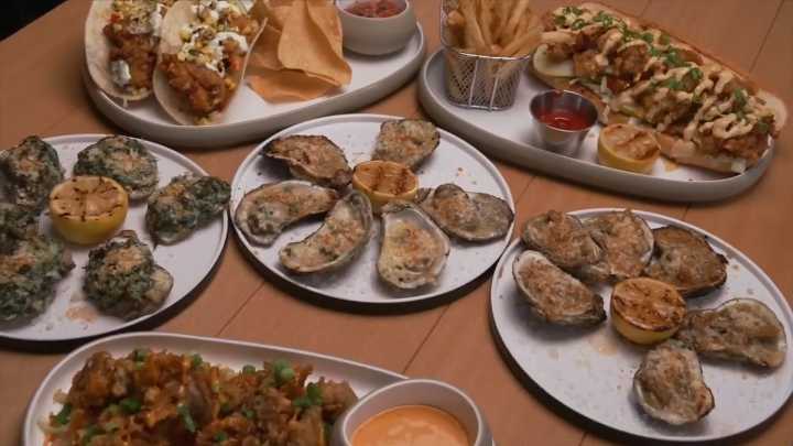 Lucky Lou’s Raw Bar in Deerfield Beach offers variety of oyster