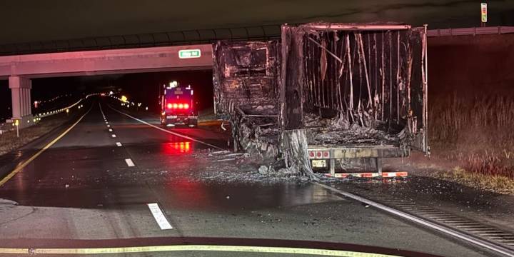 NB US-127 shut down near Mason due to semi